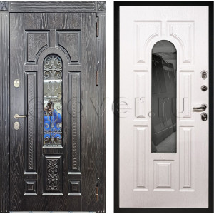 Классическая входная дверь со стеклом и ковкой в сером цвете