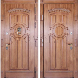 Дверь для частного дома натурального цвета со стукалкой