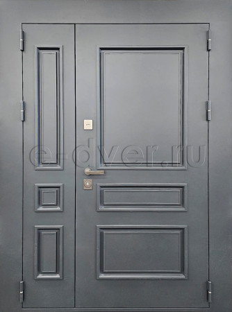 Двухстворчатая дверь с широким наличником/серый цвет