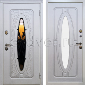 Белая входная дверь в частный дом со стеклом и ковкой